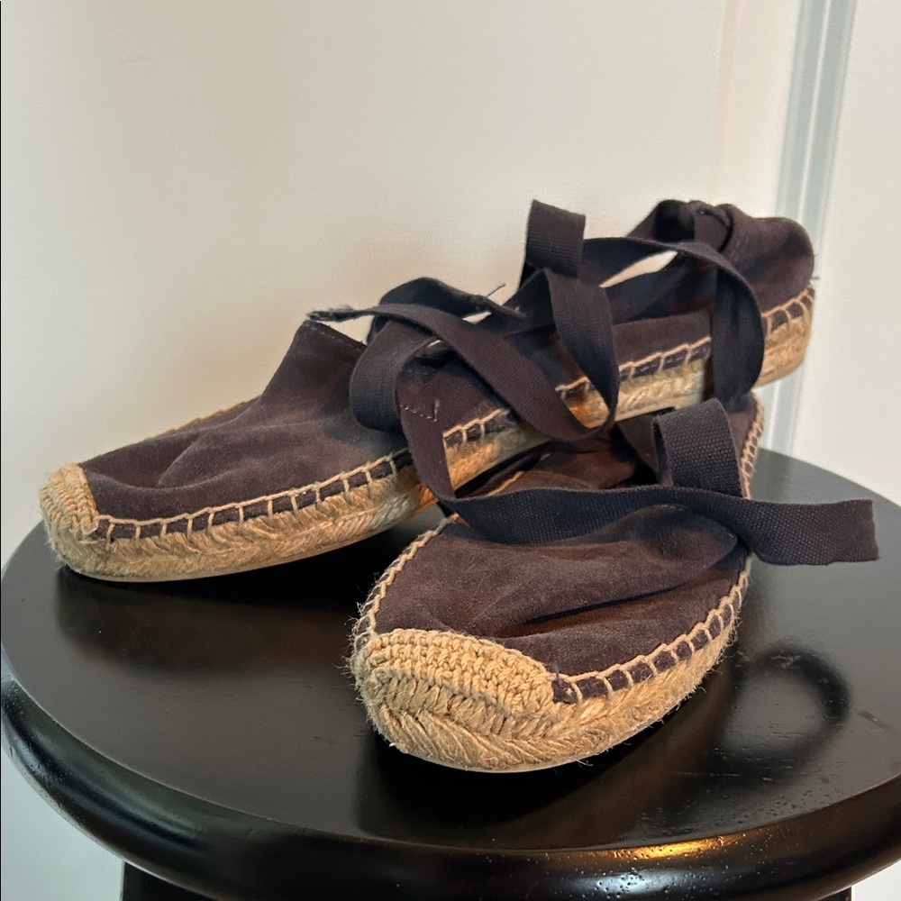 GAP charcoal gray suede ribbon shoes w rope accents. Espadrilles for Women sz7